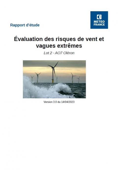 Couverture du rapport montrant des vagues devant un parc éolien